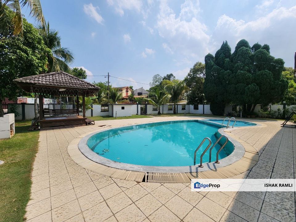 Single Storey Bungalow House Seksyen 3, Shah Alam with Swimming pool, Selangor, Shah Alam