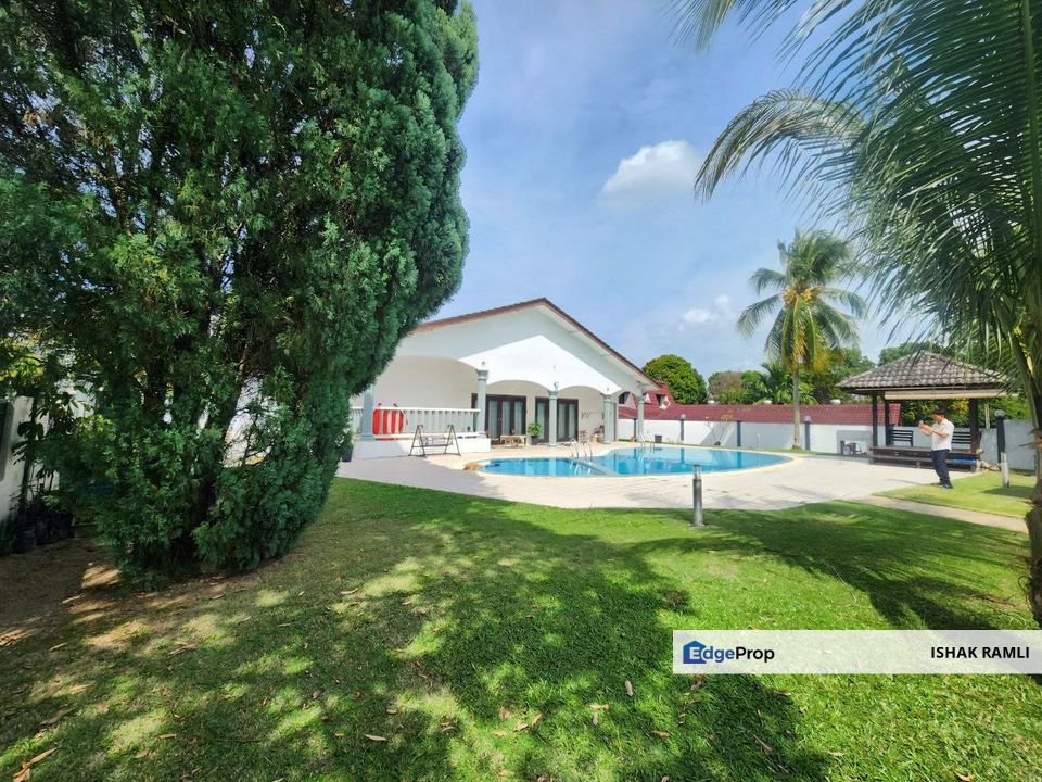 Single Storey Bungalow House Seksyen 3, Shah Alam with Swimming pool, Selangor, Shah Alam