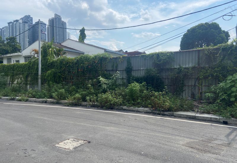 Jalan Awan / MRR2 / Ampang - Commercial Bungalow at Corner Unit, Facing MRR2, 