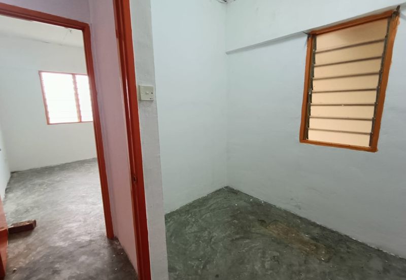 Flat Taman Plentong Utama