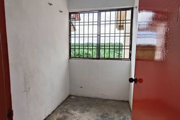 Flat Taman Plentong Utama