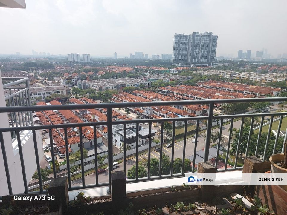 Molek Pine 1 3+1rooms Renovated House For Sale (2 Carpark), Johor, Johor Bahru