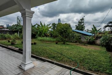 Stulang Laut / Darat