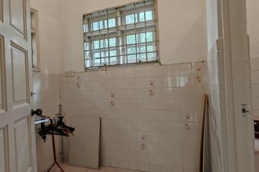 Stulang Laut / Darat