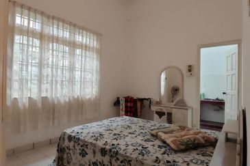 Stulang Laut / Darat