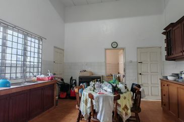 Stulang Laut / Darat