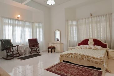 Stulang Laut / Darat