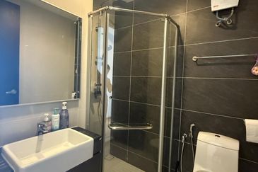 Baypoint @ Country Garden Danga Bay