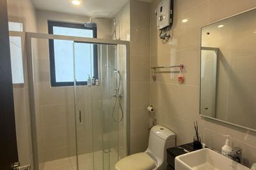 Baypoint @ Country Garden Danga Bay