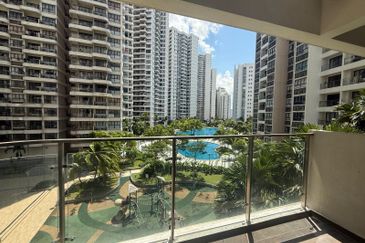 Baypoint @ Country Garden Danga Bay