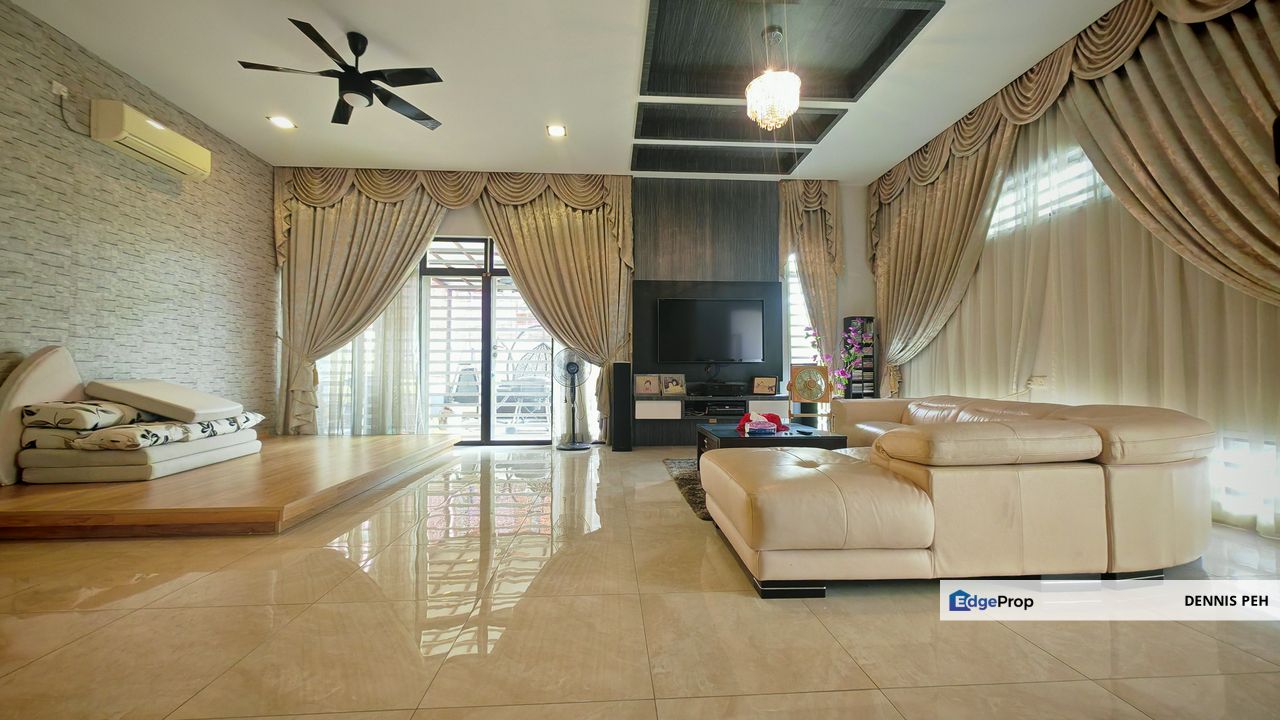 Fully Renocated Cluster House Extra 20 feet Land, Johor, Johor Bahru