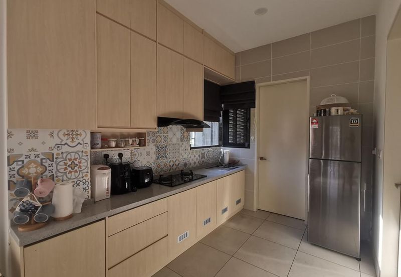 La Thea Residences @ 16 Sierra