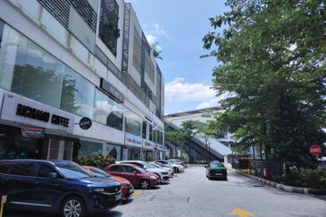 Ara Damansara Eve Suite Intermediate 2 Storey Shop For Sale