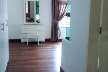 Papillon Desahill Condominium