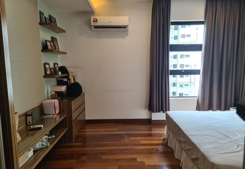 Papillon Desahill Condominium