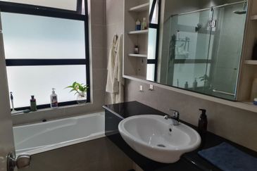 Papillon Desahill Condominium