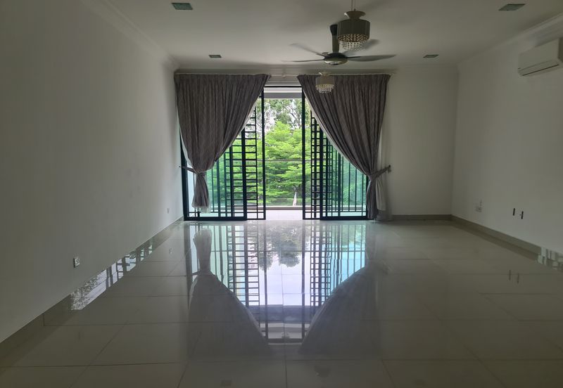 Papillon Desahill Condominium