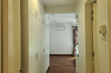 Papillon Desahill Condominium