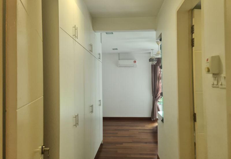 Papillon Desahill Condominium