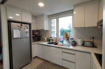 One Jelatek Condominium