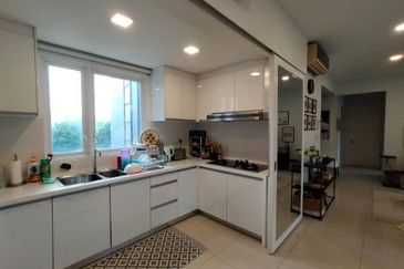 One Jelatek Condominium