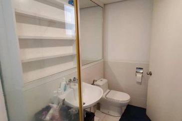 One Jelatek Condominium