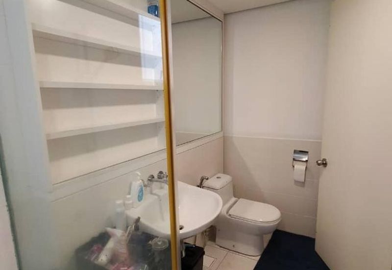 One Jelatek Condominium