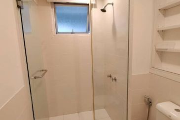 One Jelatek Condominium