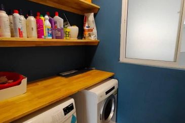 One Jelatek Condominium