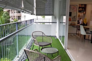 One Jelatek Condominium