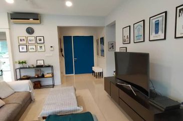 One Jelatek Condominium