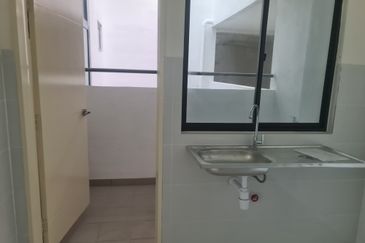 Breeza Hill 0143673822