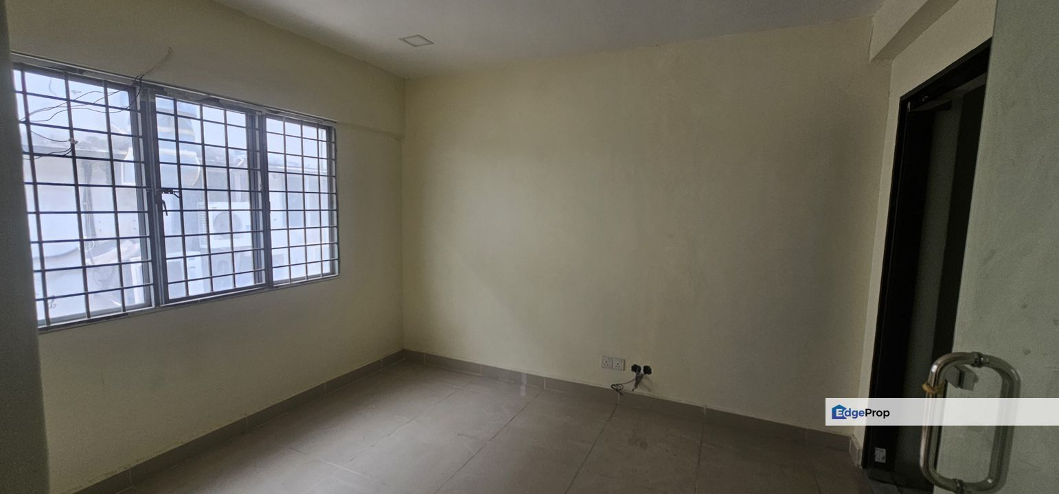 First Floor Office in Bandar Puchong Jaya Renovated for Rent, Selangor, Puchong