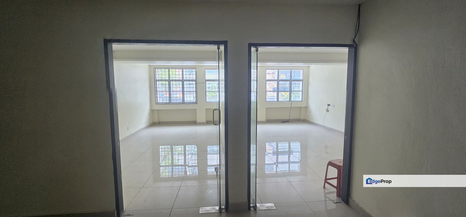 First Floor Office in Bandar Puchong Jaya Renovated for Rent, Selangor, Puchong