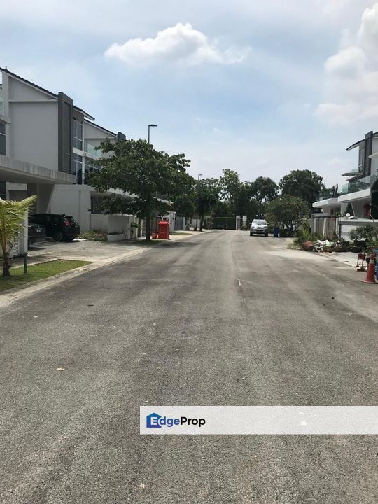 Three Storey Bungalow in Milano Kota Kemuning Fully Renovated for Sale, Selangor, Kota Kemuning