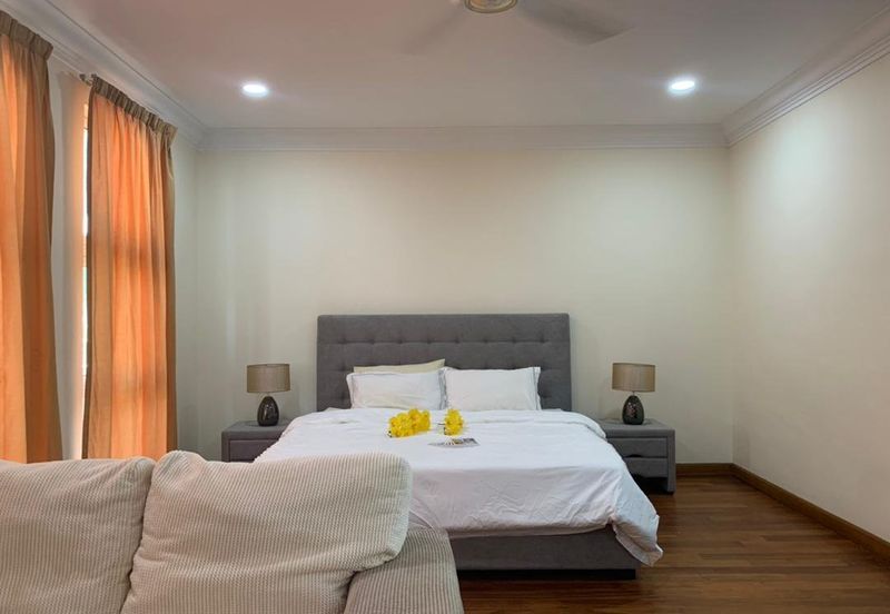 Kiara Peak (Puncak Kiara)