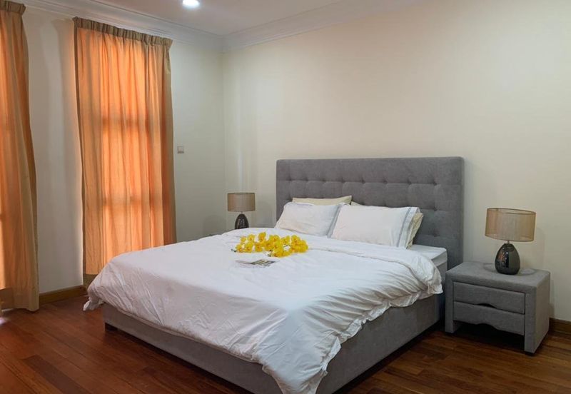 Kiara Peak (Puncak Kiara)