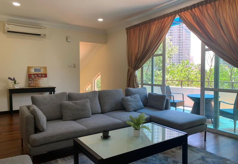 Kiara Peak (Puncak Kiara)