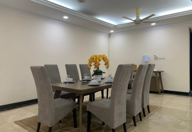 Kiara Peak (Puncak Kiara)