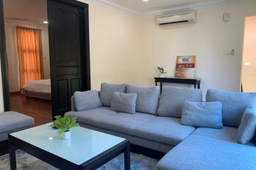 Kiara Peak (Puncak Kiara)