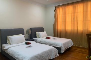 Kiara Peak (Puncak Kiara)