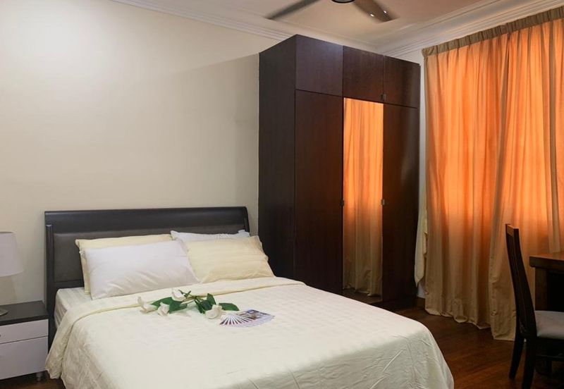 Kiara Peak (Puncak Kiara)