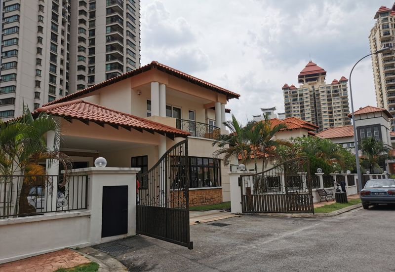 Kiara Peak (Puncak Kiara)