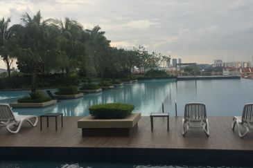 Le Yuen Pool view Condo Near Mid Valley 