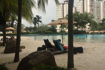 Le Yuen Pool view Condo Near Mid Valley 