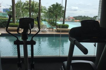 Le Yuen Pool view Condo Near Mid Valley 