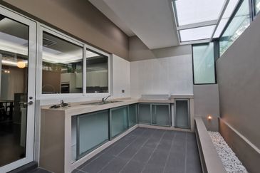 East Residence @ KLGCC