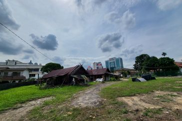 FOR SALE: Spacious Bungalow Land @ Seksyen 9 PJ - To Rebuild Your New Dream Home