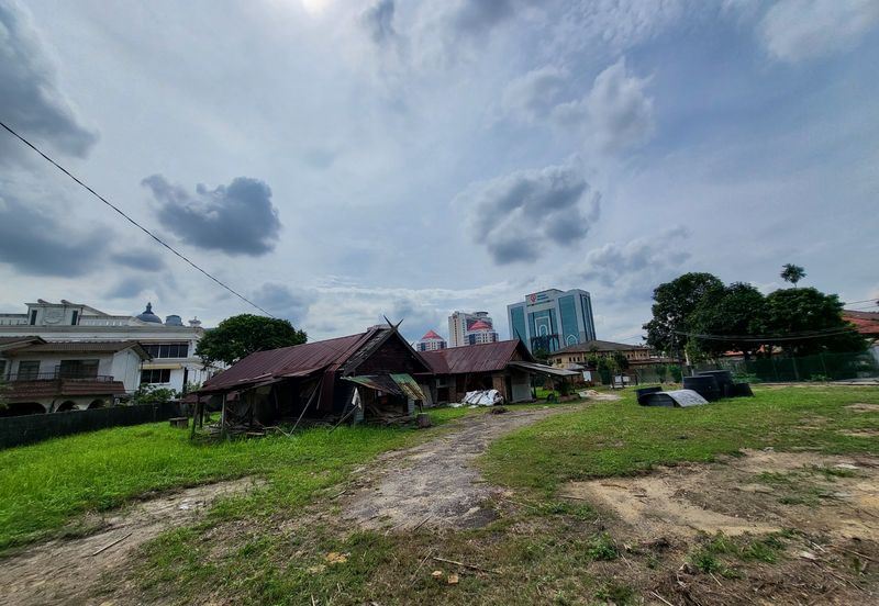 FOR SALE: Spacious Bungalow Land @ Seksyen 9 PJ - To Rebuild Your New Dream Home