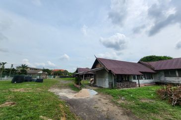 FOR SALE: Spacious Bungalow Land @ Seksyen 9 PJ - To Rebuild Your New Dream Home